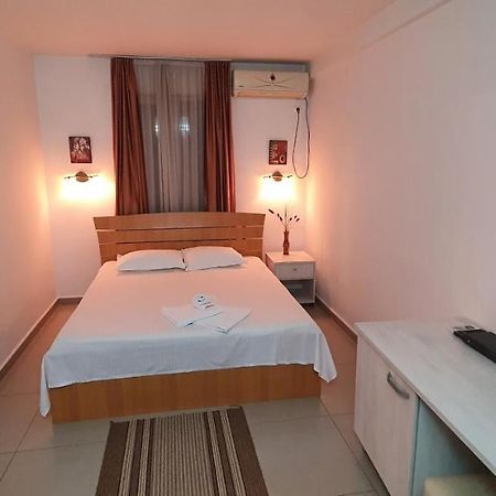 Evro Set Hotel Skopje Exterior photo