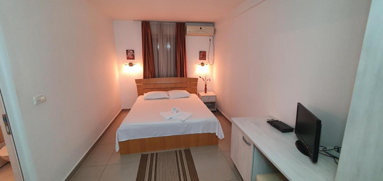 Evro Set Hotel Skopje Exterior photo